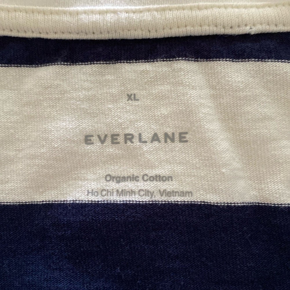 Men’s Everlane premium weight rugby shirt in navy and bone - Picture 6 of 9